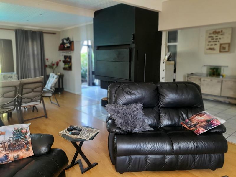 5 Bedroom Property for Sale in Parow North Western Cape